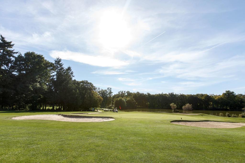 Les Ormes Domaine Et Hotel